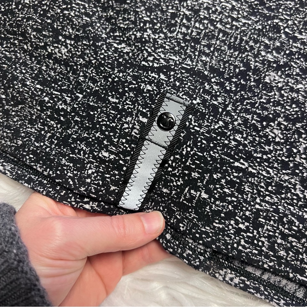 Lululemon Athletica black and white speckled Wrap Shawl - Picture 2 of 4